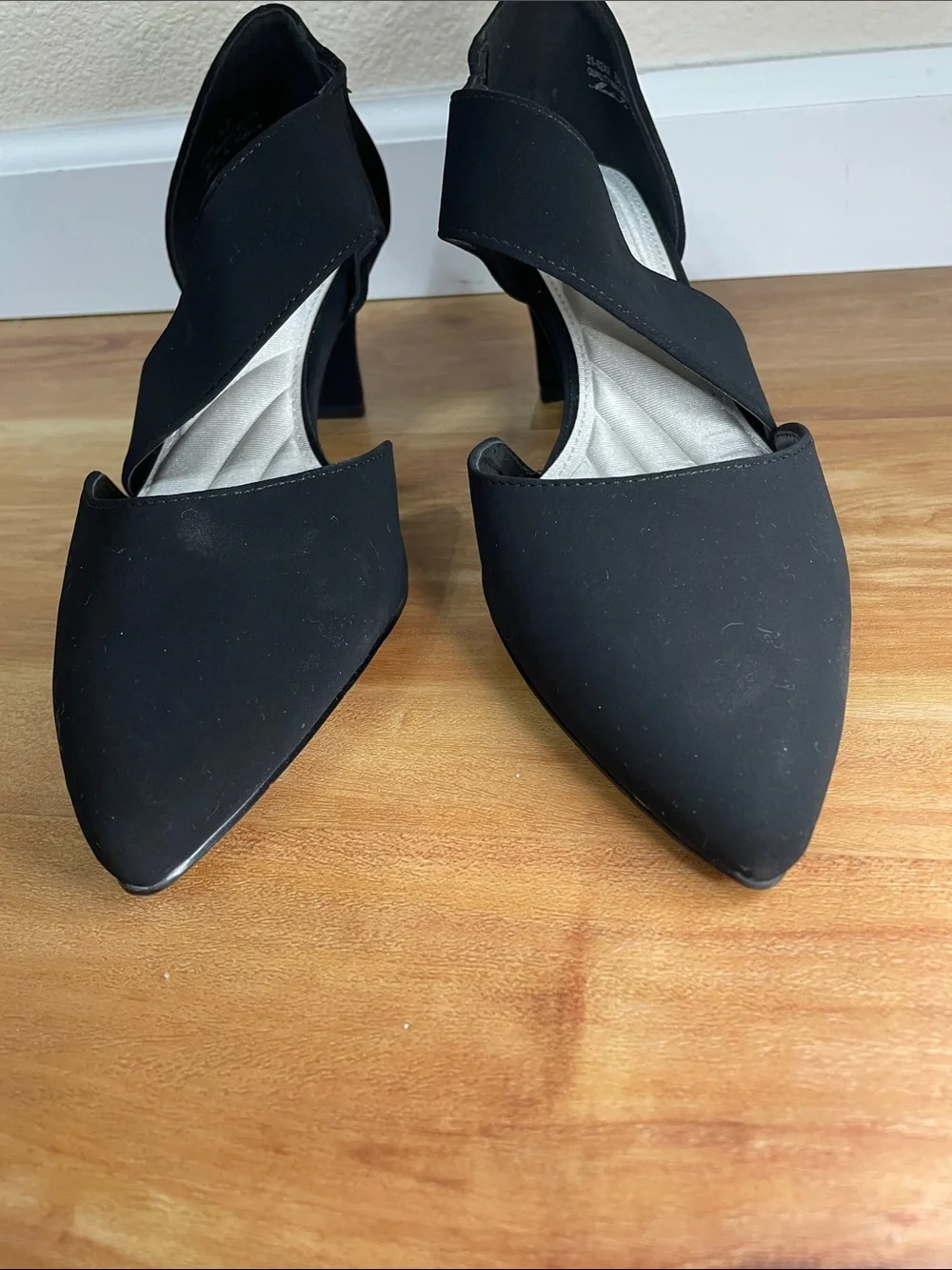 Easy Street Dashing Black Pumps (8.5)